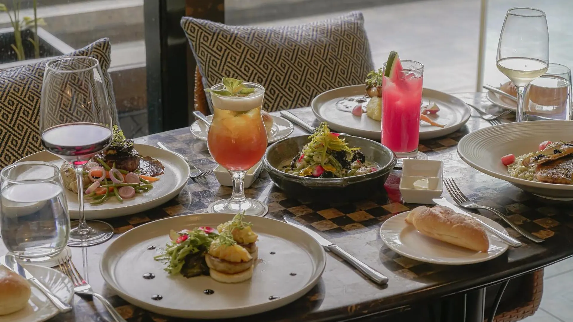 מלון פאסאי Sofitel Philippine Plaza Manila 5*,