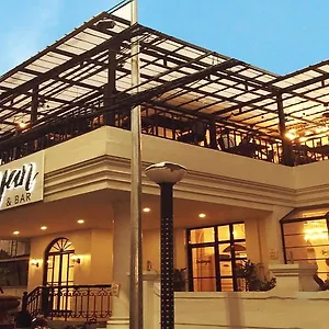 Hostel Tambayan Capsule & Bar, Manila